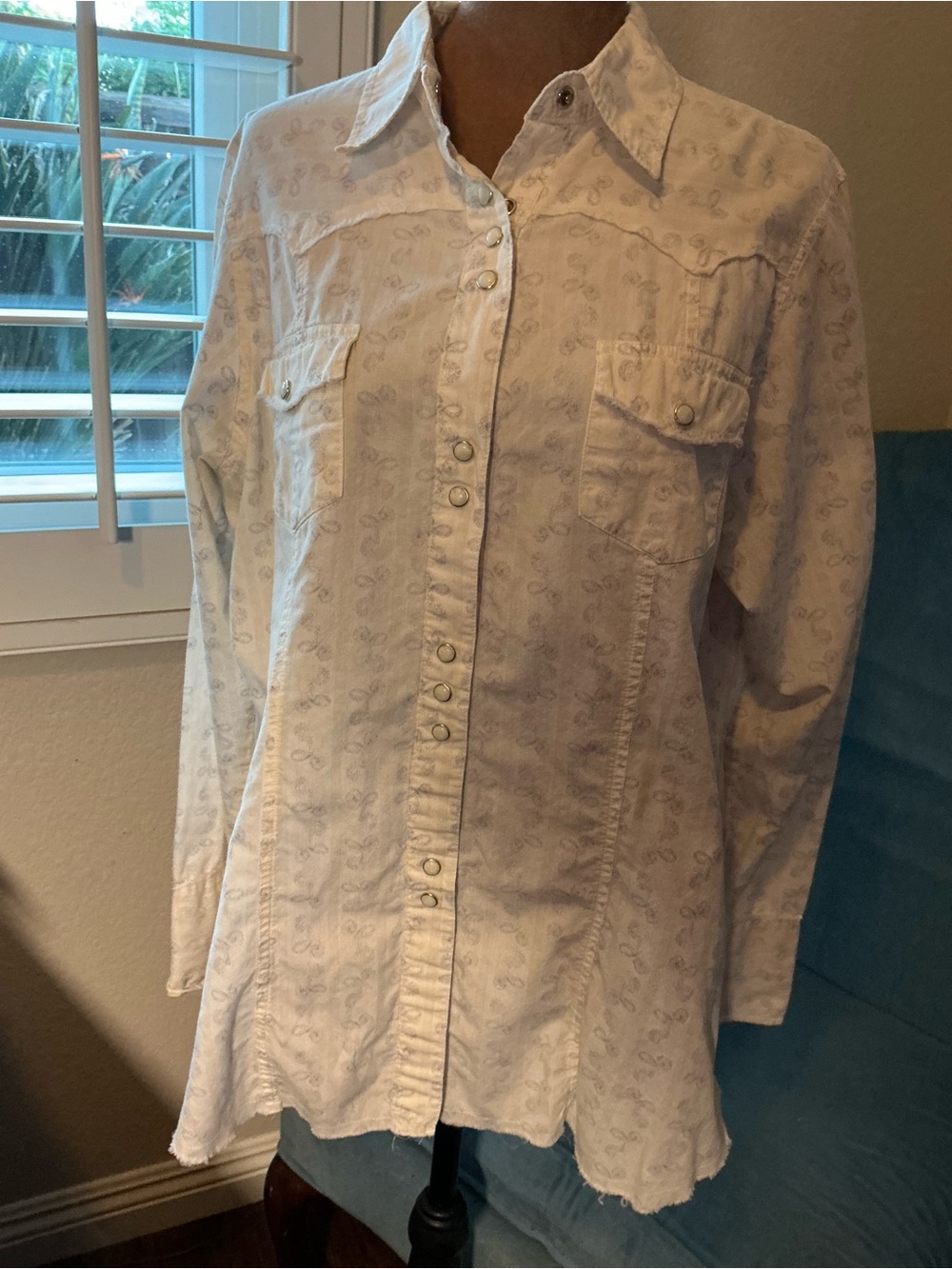 Roper Women’s White Long-Sleeve Western Button-Up Shirt